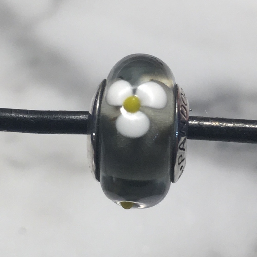 Authentic Pandora charm - Picture 2 of 4